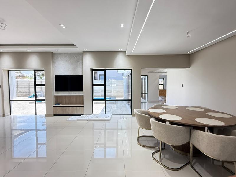 5 Bedroom Property for Sale in Tafelzicht Western Cape